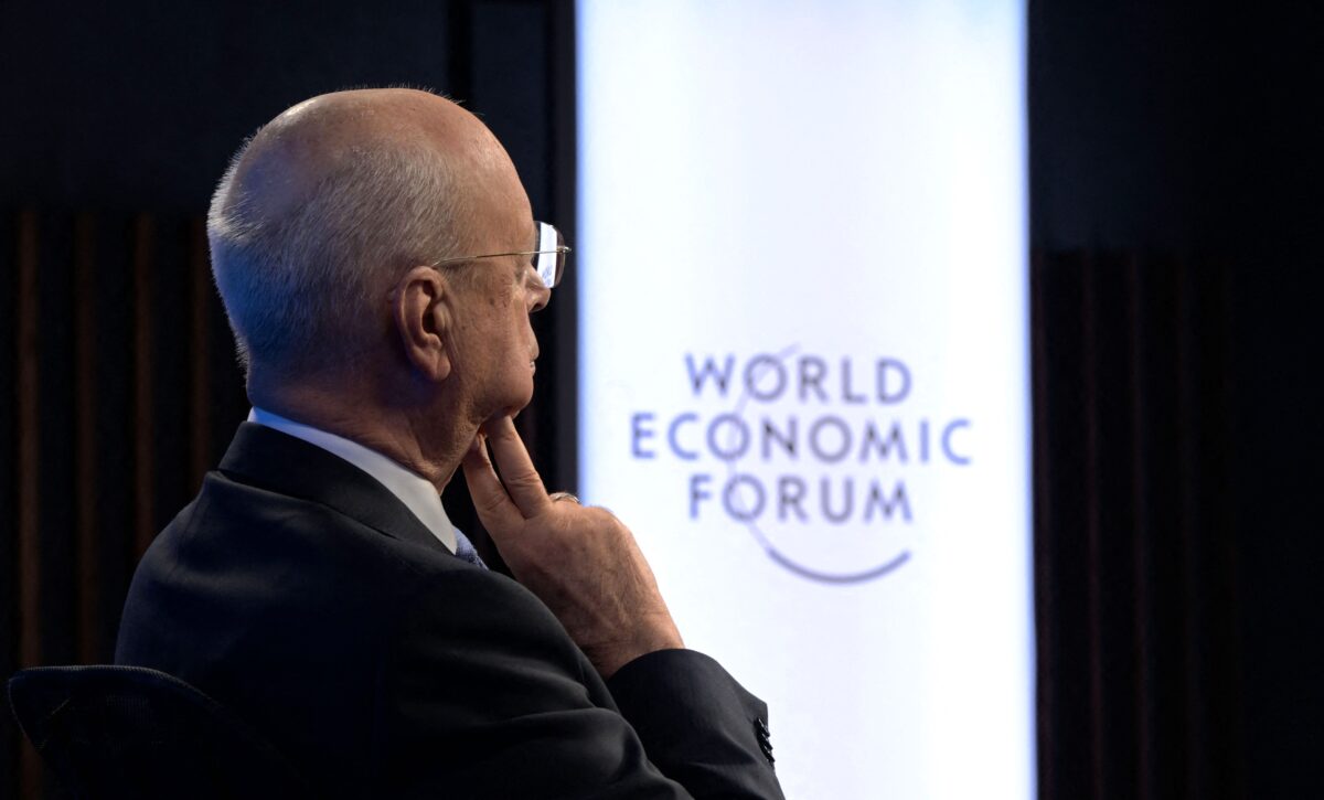 Người sáng lập và Chủ tịch điều hành Diễn đàn Kinh tế Thế giới (WEF): ông Klaus Schwab tại lễ khai mạc Chương trình nghị sự Davos ở Cologny gần Geneva vào ngày 17/01/ 2022. (Fabrice Coffrini/AFP qua Getty Images)