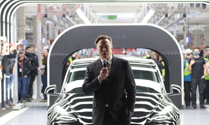 Ông Elon Musk: Các khoản nợ mua xe hơi có thể là nguồn gốc cho một ‘cuộc khủng hoảng tài chính lớn nhất từ ​​​​trước đến nay’