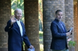 Tổng thống Joe Biden (trái) vẫy tay chào cùng con trai Hunter Biden sau khi tham dự thánh lễ tại Nhà thờ Công giáo Holy Spirit ở Johns Island, South Carolina, hôm 13/08/2022. (Ảnh: Nicholas Kamm/AFP qua Getty Images)