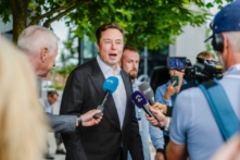 Ông Elon Musk, Giám đốc điều hành Tesla, trả lời phỏng vấn khi đến dự cuộc họp Offshore Northern Seas 2022 ở Stavanger, Na Uy hôm 29/08/2022. (Ảnh: Carina Johansen/NTB/AFP qua Getty Images)