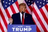 Cựu Tổng thống Donald Trump trình bài tại Câu lạc Bộ Mar-a-Lago ở Palm Beach, Florida, hôm 15/11/2022. (Ảnh: Alon Skuy/AFP via Getty Images)