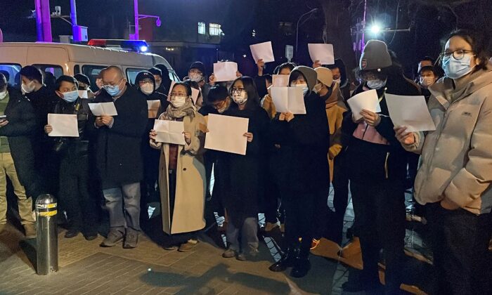 Chính quyền Trung Quốc đáp trả các cuộc biểu tình chống COVID bằng ổn định xã hội