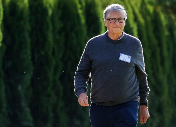 Ông Bill Gates, người đồng sáng lập Microsoft và Chủ tịch của Quỹ Gates, tham dự phiên họp buổi sáng trong Hội nghị Allen & Company Sun Valley vào ngày 08/07/2022 tại Sun Valley, Idaho. (Ảnh: Kevin Dietsch/Getty Images)