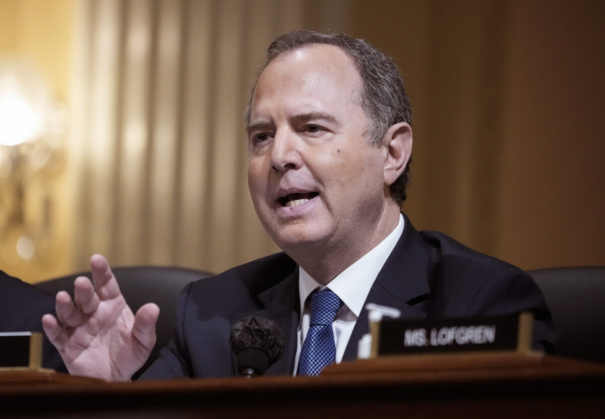 Dân biểu Adam Schiff (Dân Chủ-California) đưa ra nhận xét trong một phiên điều trần của Ủy ban Đặc biệt của Hạ viện về vụ đột nhập Điện Capitol ngày 06/01 tại Tòa nhà Văn phòng Cannon House ở Hoa Thịnh Đốn, hôm 13/10/2022. (Ảnh: Drew Angerer/Getty Images)