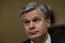 Giám đốc FBI Christopher Wray chuẩn bị điều trần trước Ủy ban An ninh Nội địa Hạ viện tại Tòa nhà Văn phòng Hạ viện Cannon trên Capitol Hill ở Hoa Thịnh Đốn hôm 15/11/2022. (Ảnh: Chip Somodevilla/Getty Images)