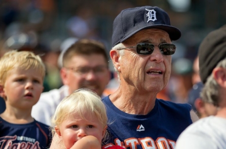 Mối quan hệ bền chặt giữa ông bà và các cháu giúp ích cho tất cả mọi người