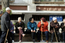 Một nhóm người Trung Quốc cao niên ở Bắc Kinh, vào ngày 07/04/2007. (Ảnh: AFP qua Getty Images)