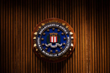 Huy hiệu của Cục Điều tra Liên bang bên trong Tòa nhà FBI J. Edgar Hoover ở Hoa Thịnh Đốn vào ngày 03/08/2007. (Ảnh: Mandel Ngan/AFP qua Getty Images)