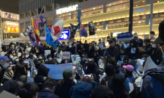Nhật Bản: Du học sinh Trung Quốc biểu tình ủng hộ ‘cách mạng giấy trắng’