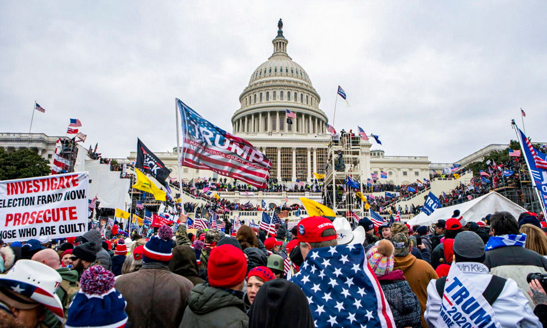 Người biểu tình tại Điện Capitol Hoa Kỳ hôm 06/01/2021. (Ảnh: Jose Luis Magana/AP Photo)
