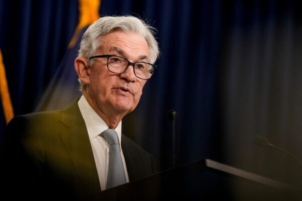 Chủ tịch Cục Dự trữ Liên bang Jerome Powell nói trong cuộc họp báo ở Hoa Thịnh Đốn hôm 02/11/2022. (Ảnh: Elizabeth Frantz/Reuters)