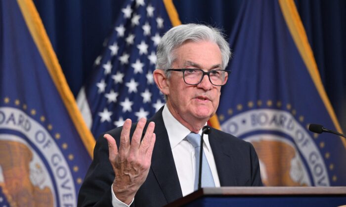 Các nhà đầu tư vui mừng khi ông Jerome Powell cho biết tốc độ tăng lãi suất có thể chậm lại vào tháng 12