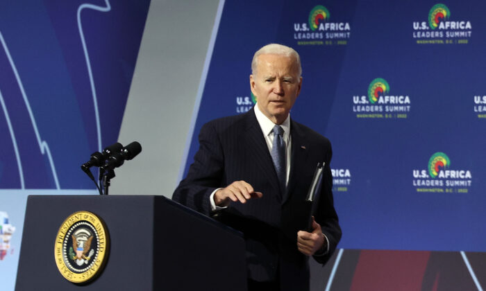 Tổng thống Joe Biden nói tại Hội nghị thượng đỉnh Kinh doanh Hoa Kỳ–Phi Châu ở Hoa Thịnh Đốn hôm 14/12/2022. (Ảnh: Kevin Dietsch/Getty Images)