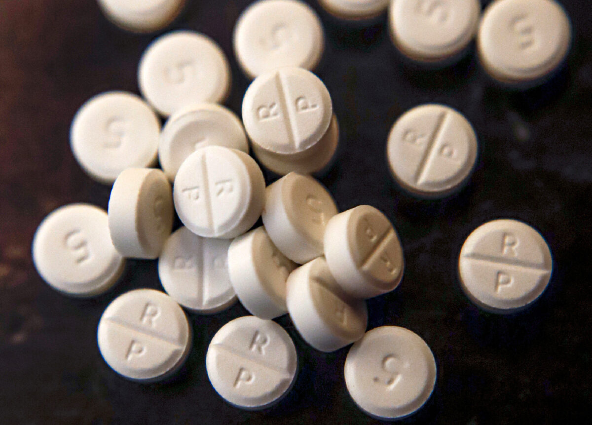 Ảnh tư liệu này cho thấy những viên thuốc opioid oxycodone 5mg vào ngày 17/06/2019. (Ảnh: Keith Srakocic/AP Photo File)