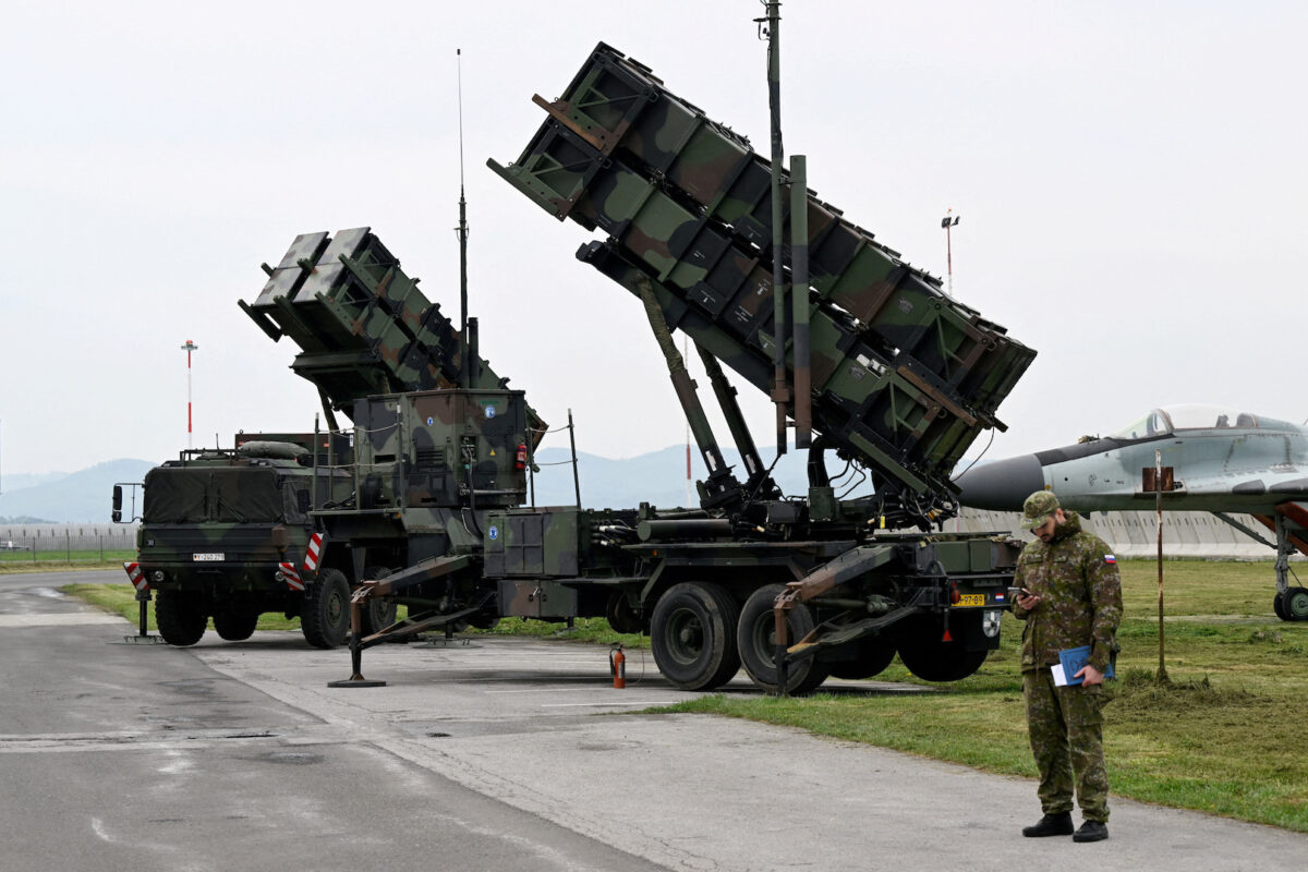 Hệ thống phòng thủ hỏa tiễn Patriot tại Phi trường Sliac, ở Sliac, gần Zvolen, Slovakia, hôm 06/05/2022. (Ảnh: Radovan Stoklasa/Reuters)