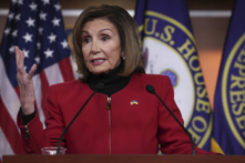 Chủ tịch Hạ viện Nancy Pelosi (Dân Chủ-California) hồi đáp các nghi vấn trong cuộc họp báo hàng tuần của bà tại Điện Capitol Hoa Kỳ ở Hoa Thịnh Đốn hôm 15/12/2022. (Ảnh: Win McNamee/Getty Images)
