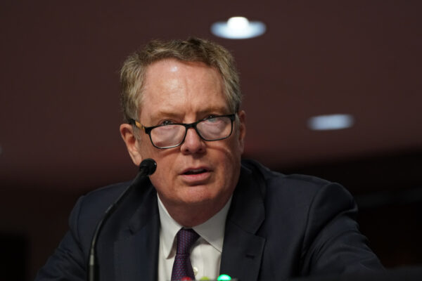 Đại diện Thương mại Hoa Kỳ đương thời Robert Lighthizer xuất hiện trước Ủy ban Tài chính Thượng viện ở Hoa Thịnh Đốn vào ngày 17/06/2020. (Ảnh: Anna Moneymaker-Pool/Getty Images)