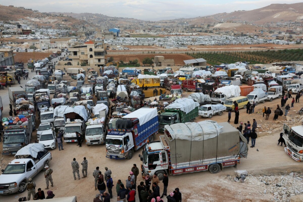 Người tị nạn Syria chuẩn bị hồi hương từ Wadi Hmayyed, ở ngoại ô thị trấn biên giới Arsal, Lebanon, hôm 26/10/2022. (Ảnh: Mohamed Azakir/Reuters)