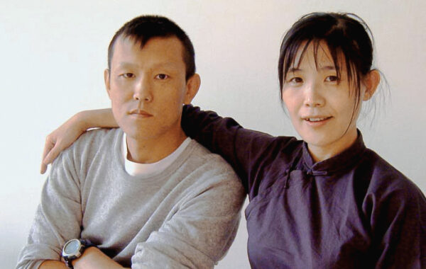 Ông Vu Trụ (Yu Zhou) và vợ, bà Hứa Na (phải). Bà Hứa bị kết án tám năm tù vì tin vào Pháp Luân Công hôm 14/01/2022. (Ảnh: Đăng dưới sự cho phép của Minghui.org)