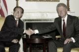 Tổng thống Hoa Kỳ Bill Clinton (phải) gặp lãnh đạo Trung Quốc Giang Trạch Dân vào ngày 08/09/2000 tại thành phố New York. (Ảnh: Joyce Naltchayan/AFP qua Getty Images)