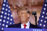 Cựu Tổng thống Donald Trump trình bày trong một sự kiện tại tư dinh Mar-a-Lago của ông ở Palm Beach, Florida, hôm 15/11/2022. Ông Trump thông báo rằng ông đang tìm kiếm một nhiệm kỳ tại vị khác và chính thức khởi động chiến dịch tranh cử tổng thống năm 2024 của mình. (Ảnh: Joe Raedle/Getty Images)