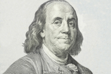 Trong thiết kế đồng xu Fugio của mình, ngài Benjamin Franklin đã đưa vào đó những lý tưởng thuở sơ khai của Mỹ quốc mà bản thân ông gìn giữ với tư cách là một chính khách, nhà ngoại giao, nhà khoa học, nhà phát minh, nhà văn, nhà xuất bản, và nhà khoa học chính trị. (Ảnh: Liudacorolewa/Shutterstock)