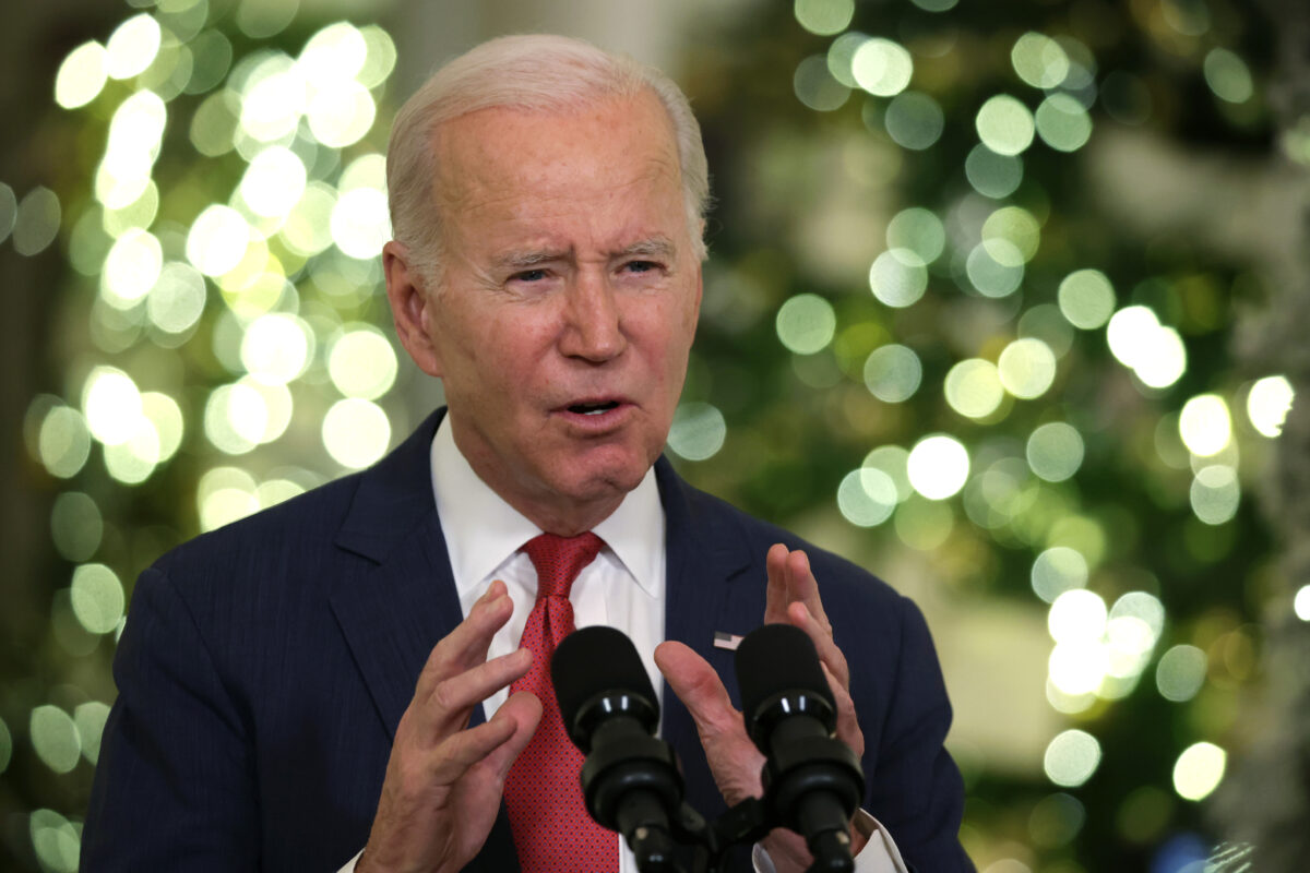 Tổng thống Joe Biden trình bày tại Hoa Thịnh Đốn hôm 22/12/2022. (Ảnh: Alex Wong/Getty Images)