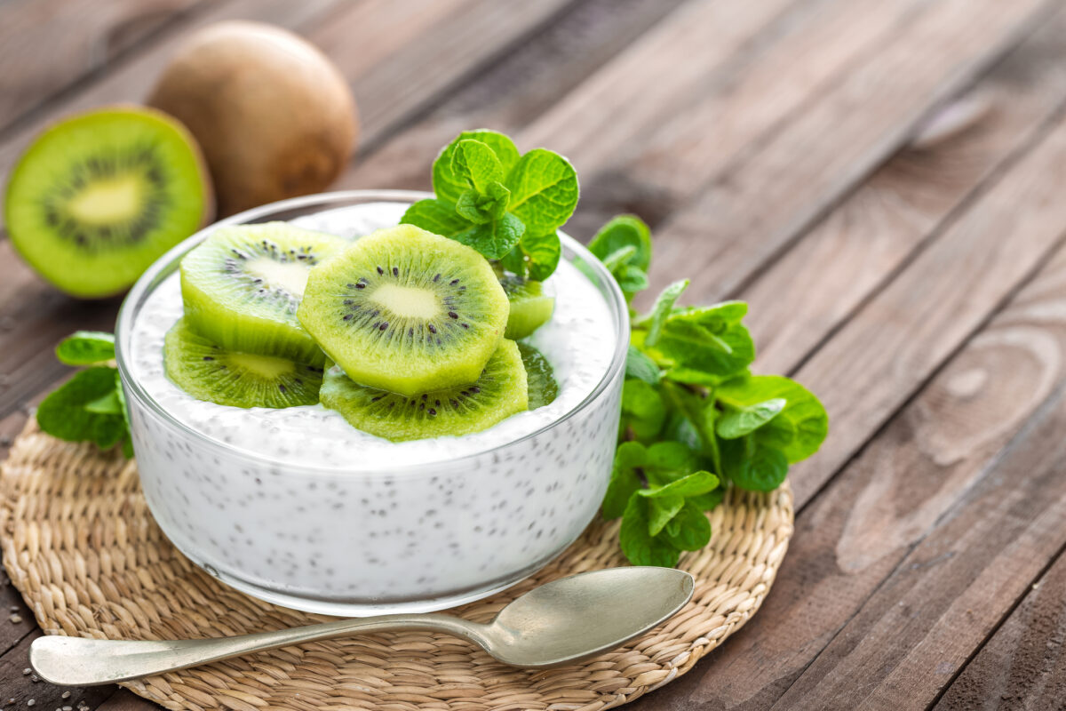 Các loại thực phẩm giàu vitamin K1 khác bao gồm rau diếp, nho, đậu xanh, kiwi và bơ. (Ảnh: Dreamstime/TNS)