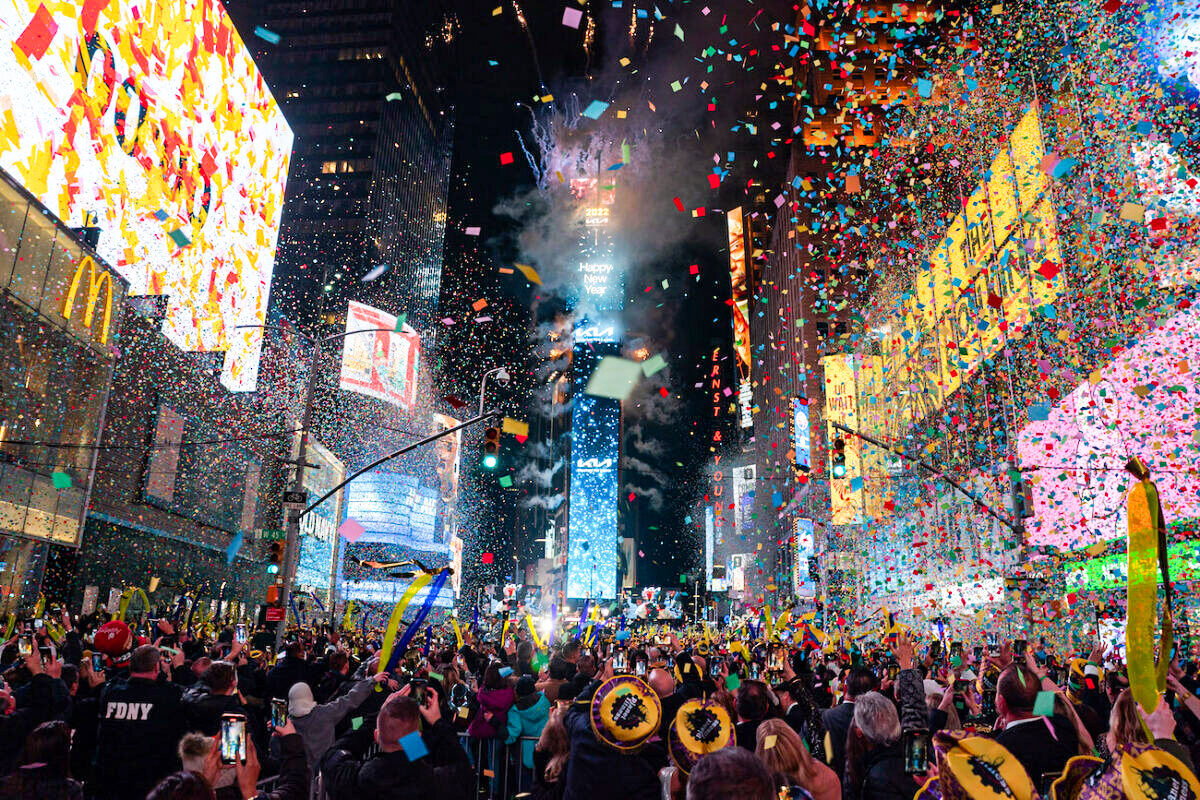 Vũ hội Giao thừa đánh dấu sự khởi đầu của một năm mới tại Thành phố New York vào ngày 01/01/2022. (Ảnh: David Dee Delgado/Getty Images)