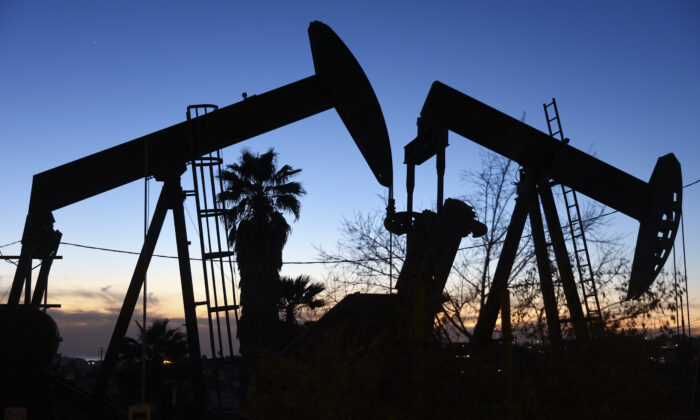 Khảo sát của Fed Dallas: CEO ngành dầu khí chỉ ra những thách thức về chuỗi cung ứng, lao động