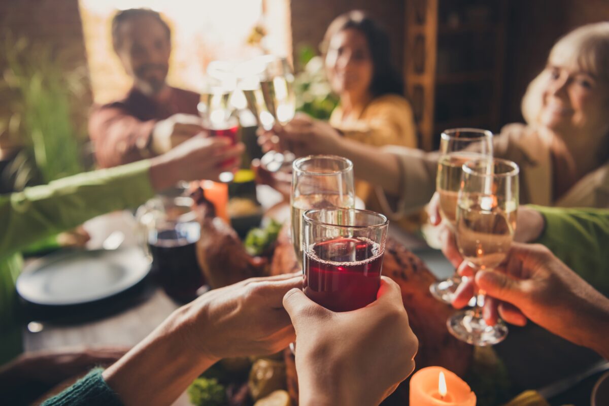 Nên chọn thức uống gì cho những bữa tiệc đông khách?