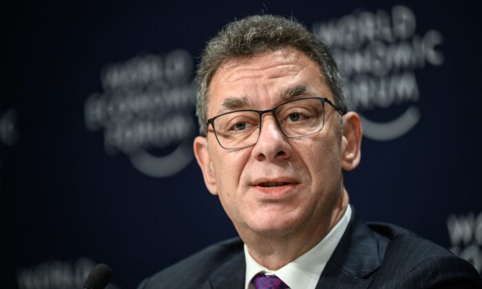 Giám đốc điều hành Pfizer Albert Bourla tại Davos hôm 25/05/2022. (Ảnh: Fabrice Coffrini/AFP qua Getty Images)