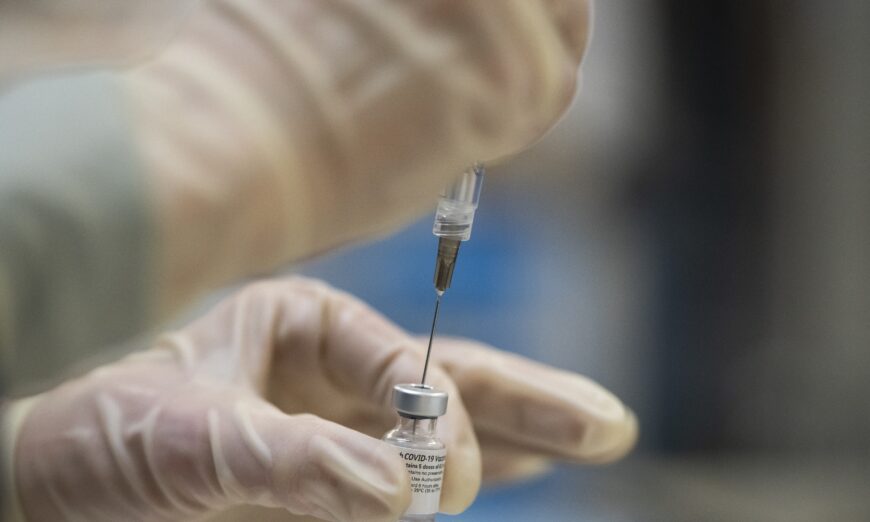 FDA: Vaccine COVID-19 của Pfizer có liên quan đến tình trạng đông máu