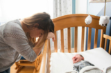 Nhiều phụ nữ bị trầm cảm sau sinh sau khi sinh em bé. (Ảnh: Lopolo/Shutterstock)