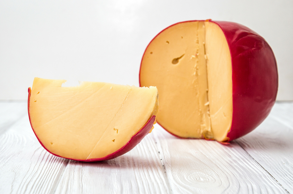 Phô mai Edam (Edam cheese). (Ảnh: Shutterstock)