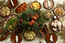 Giáng Sinh là một ngày lễ để các gia đình đoàn tụ và chào đón năm mới. Vào ngày này, các nơi trên thế giới đều có những món ăn mỹ vị mang đậm nét đặc trưng văn hóa. (Ảnh: Shutterstock)
