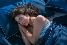 Đánh giá khoa học cho thấy giấc ngủ sóng chậm là cần thiết để củng cố trí nhớ (Shutterstock)