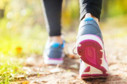 Đi thụt lùi mang lại một số lợi ích về sức khỏe đáng ngạc nhiên