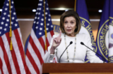 Chủ tịch Hạ viện Nancy Pelosi (Dân Chủ-California) tại Hoa Thịnh Đốn hôm 01/12/2022. (Ảnh: Anna Moneymaker/Getty Images)