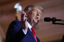 Cựu Tổng thống Donald Trump nói chuyện tại Palm Beach, Florida, hôm 15/11/2022. (Ảnh: Joe Raedle/Getty Images)