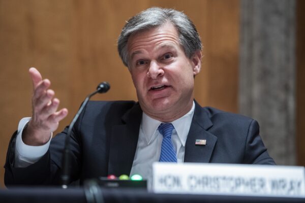 Giám đốc FBI Christopher Wray làm chứng tại Điện Capitol ở Hoa Thịnh Đốn hôm 24/09/2020. (Ảnh: Tom Williams/Pool/Getty Images)