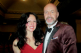 Cô Nicole Diamond và anh Graham Inglis có mặt tại buổi diễn của Đoàn Nghệ Thuật Biểu Diễn Shen Yun tại Edinburgh Playhouse hôm 11/01/2023. (Ảnh: Mary Mann/The Epoch Times)