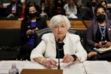 Bộ trưởng Ngân khố Hoa Kỳ Janet Yellen ngồi làm chứng trước một phiên điều trần của Ủy ban Tài chính Thượng viện về ngân sách năm 2023 của Tổng thống Biden, tại Điện Capitol ở Hoa Thịnh Đốn, hôm 07/06/2022. (Ảnh: Evelyn Hockstein/Reuters)