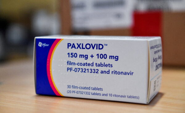 Hộp thuốc Paxlovid đặc trị COVID-19 tại bệnh viện Misericordia ở Grosseto, Ý, hôm 08/02/2022. (Ảnh: Jennifer Lorenzini/Reuters)