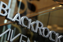 Logo BlackRock bên ngoài văn phòng của hãng ở New York, vào ngày 18/01/2012. (Ảnh: Shannon Stapleton/Reuters)