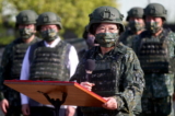 Tổng thống Đài Loan Thái Anh Văn đến thăm quân trừ bị trong một khóa huấn luyện ở Nam Thế Bộ, Đài Loan, hôm 12/03/2022. (Ảnh: Ann Wang/Reuters)