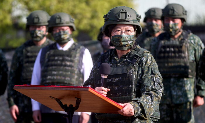 Đài Loan mở khóa huấn luyện quân nhân trừ bị cho nữ giới trước hành động khiêu khích của Trung Quốc