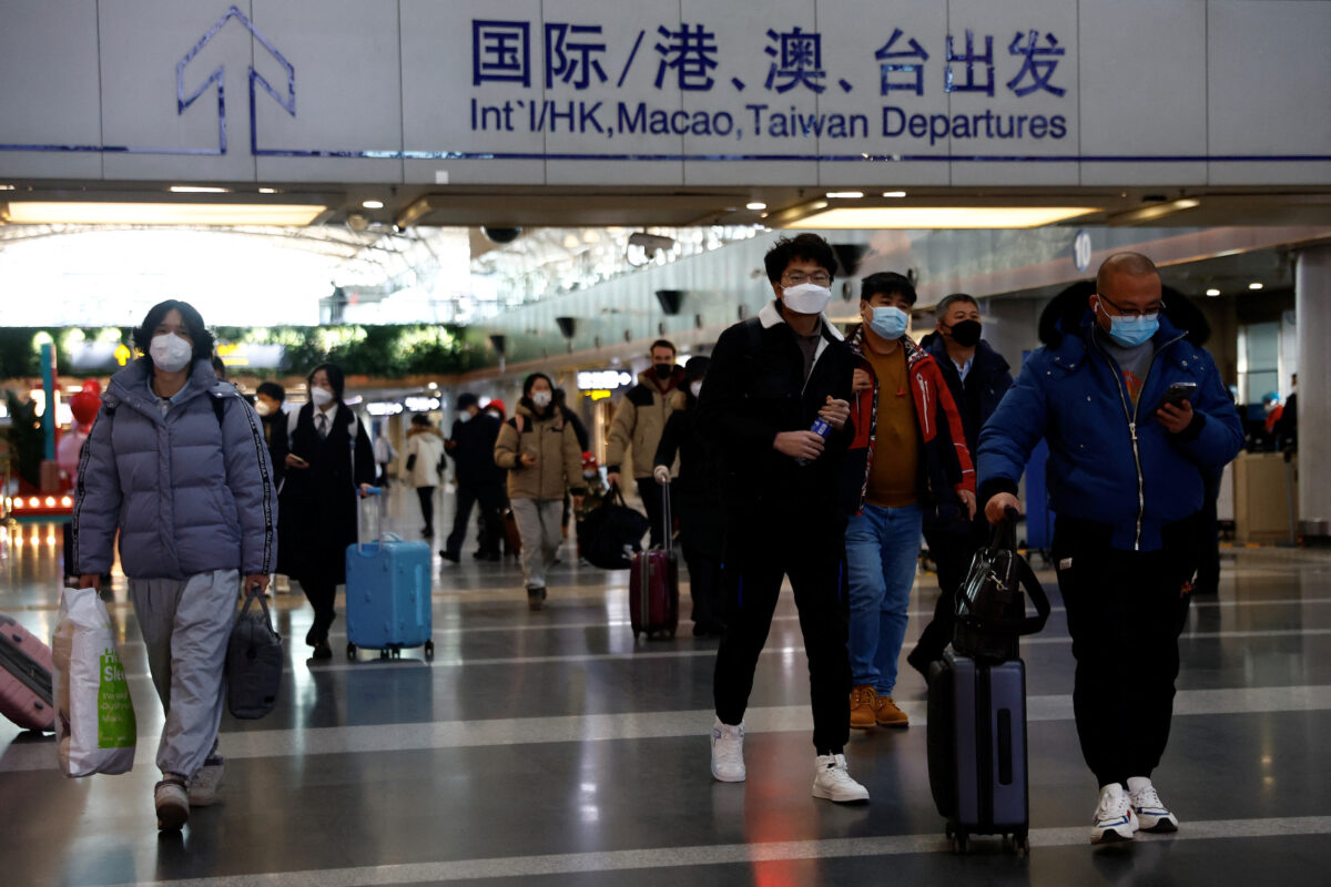 Bắc Kinh đe dọa ‘đáp trả’ sau khi các nước áp dụng các hạn chế COVID-19 đối với du khách Trung Quốc