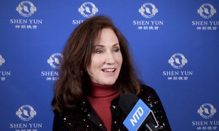 Nhà sản xuất phim chia sẻ: Shen Yun lan tỏa nền văn hóa, ‘thực sự giúp trí óc của quý vị vận hành ở chuẩn mực cao hơn’