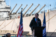 Thống đốc Virginia phản hồi trước chỉ trích về quyết định liên quan đến nhà máy Ford hợp tác với Trung Quốc